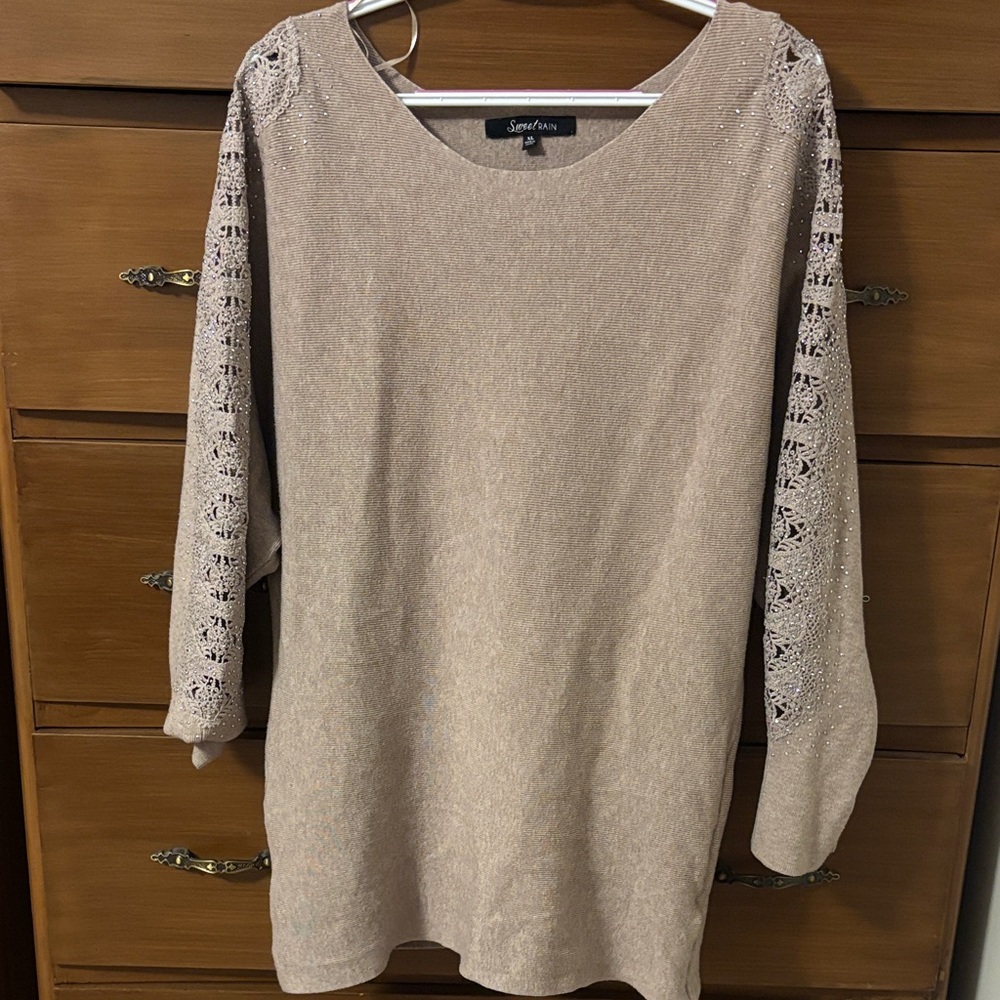 ✨ 2 for $18 ✨ Tan Sweater with Lace Sleeves